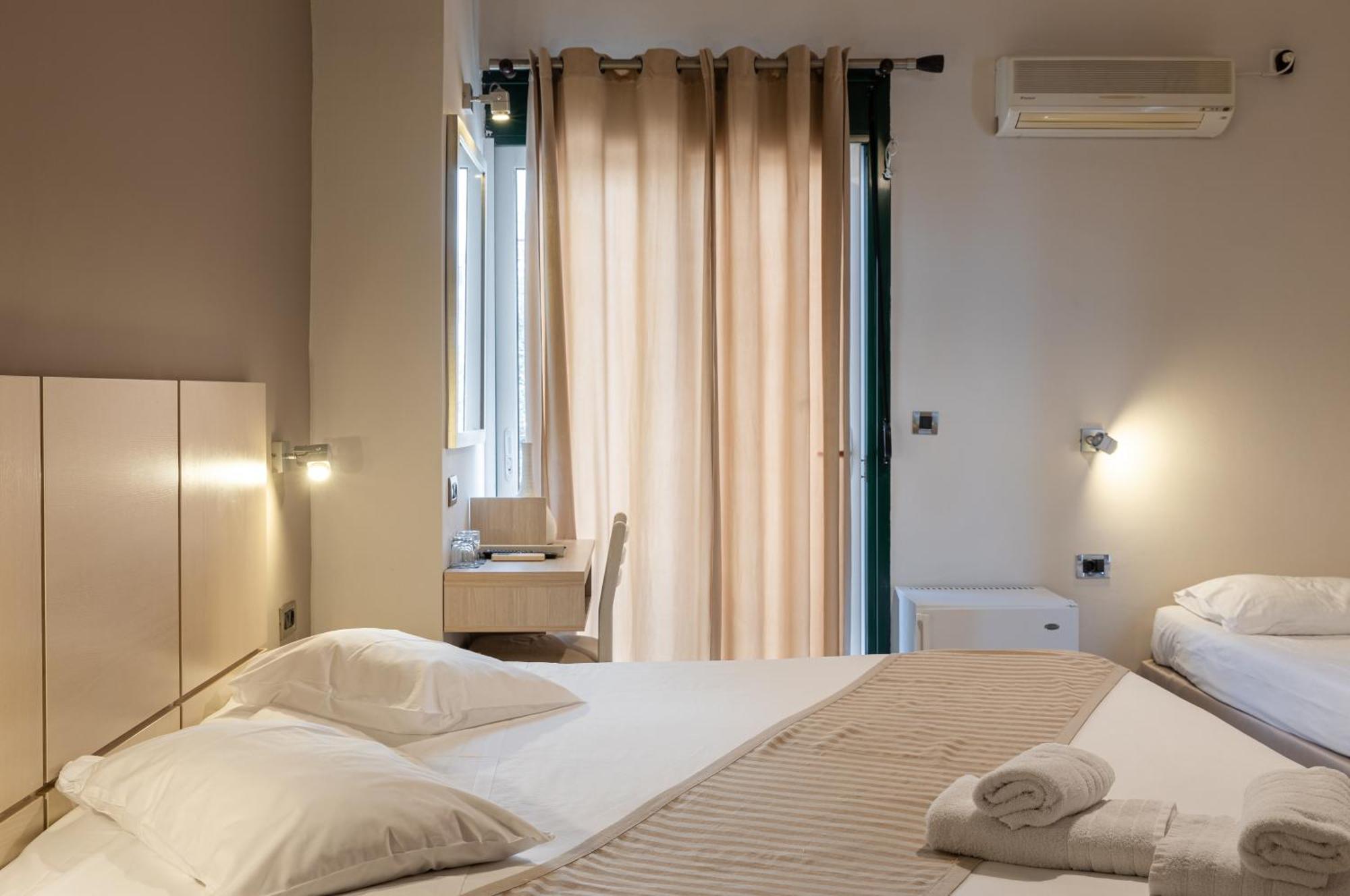 Plaza Hotel Loutraki  Exterior photo