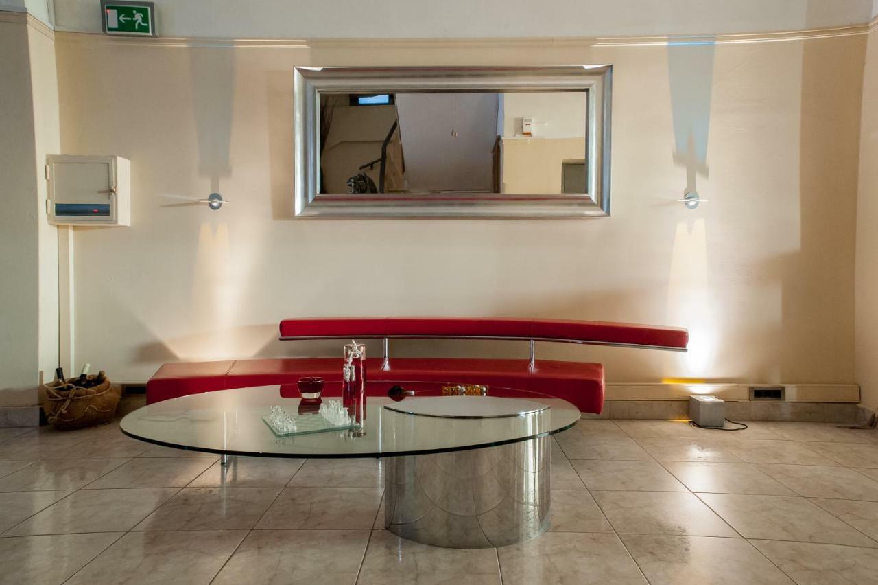 Plaza Hotel Loutraki  Exterior photo